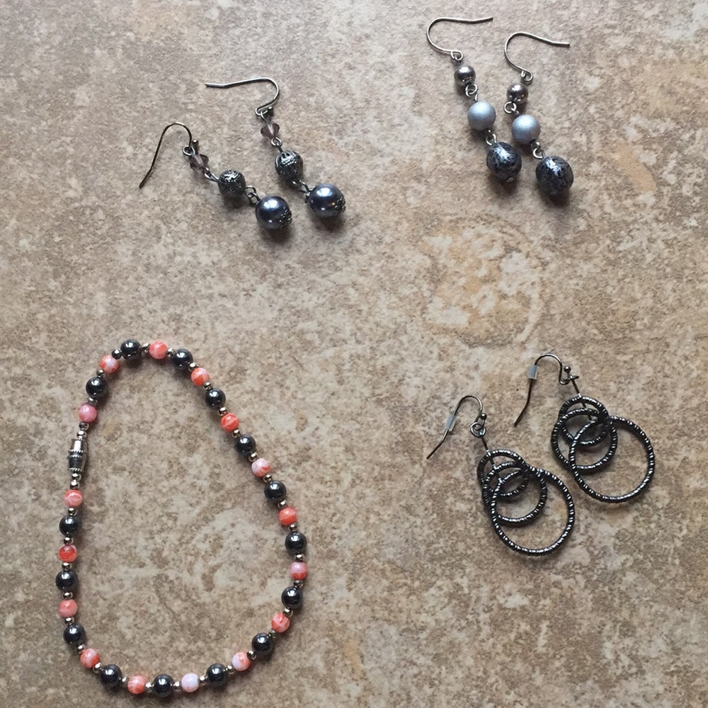 Gunmetal jewelry lot.